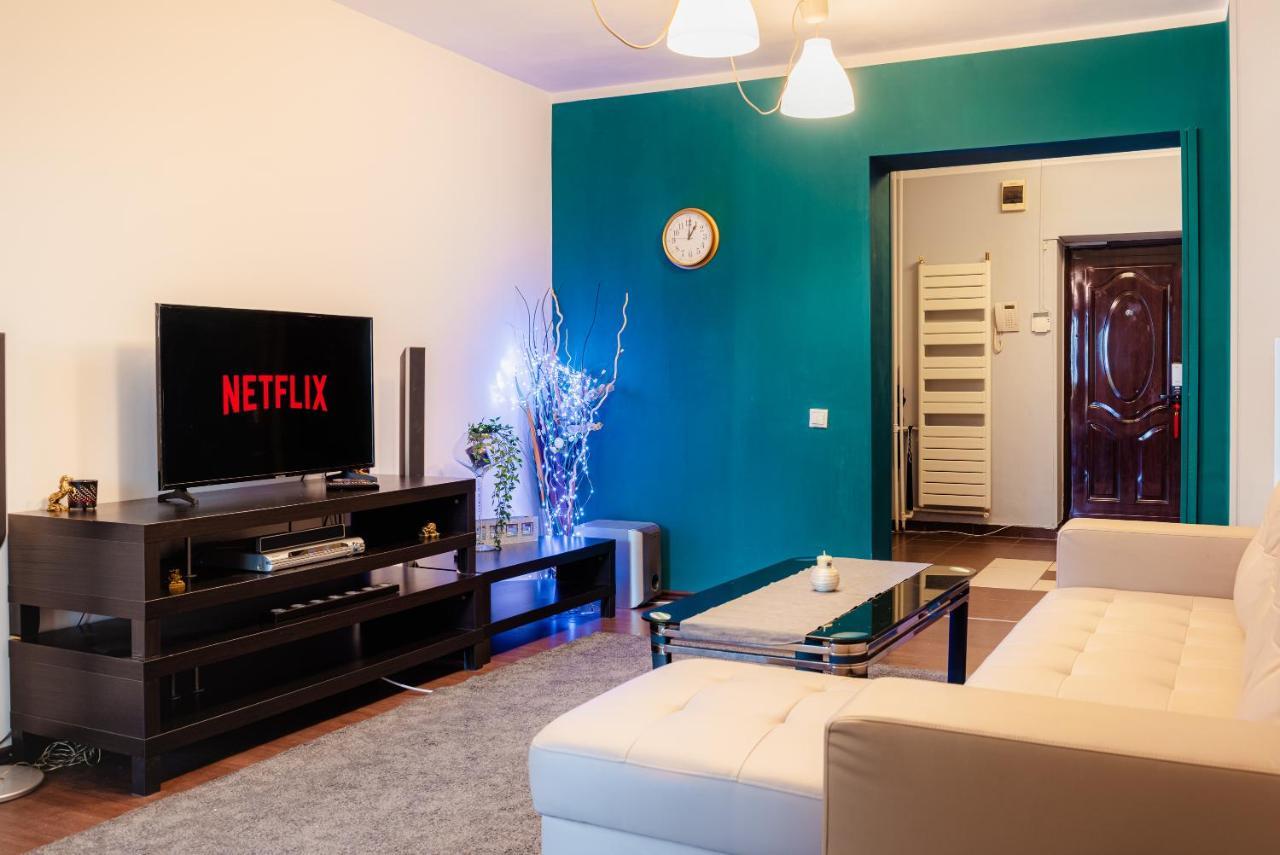 Comfy Apartment With Private Parking And Netflix Bucarest Extérieur photo