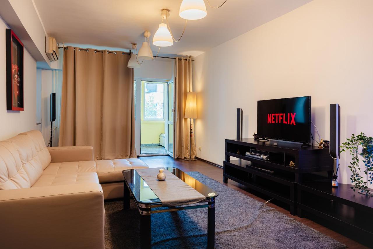 Comfy Apartment With Private Parking And Netflix Bucarest Extérieur photo