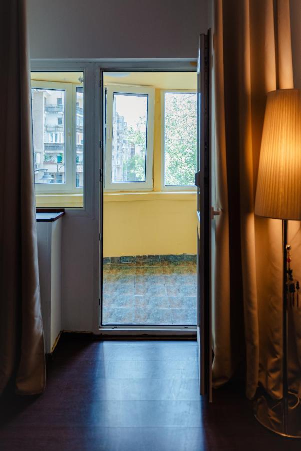Comfy Apartment With Private Parking And Netflix Bucarest Extérieur photo