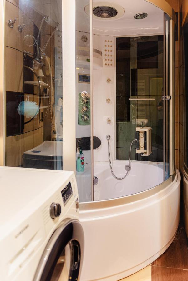 Comfy Apartment With Private Parking And Netflix Bucarest Extérieur photo