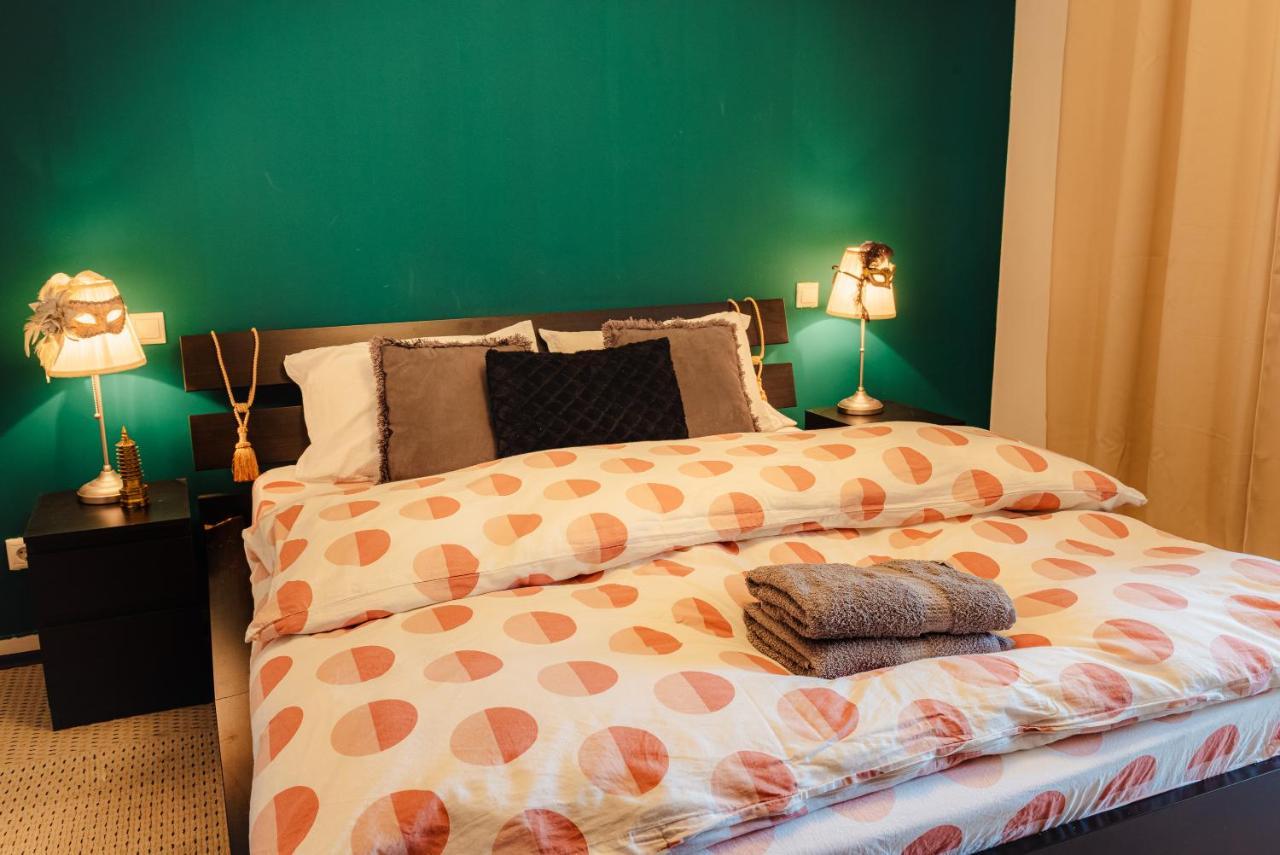 Comfy Apartment With Private Parking And Netflix Bucarest Extérieur photo