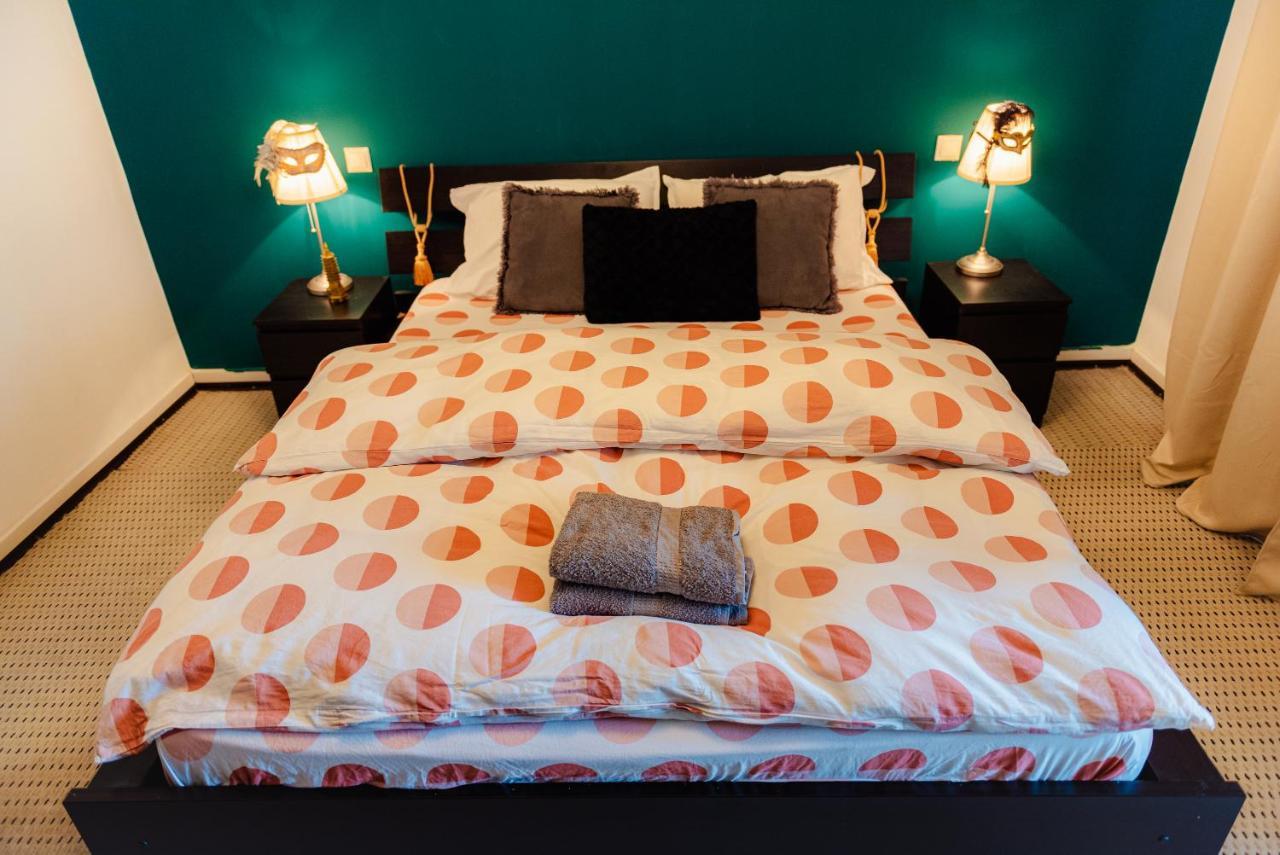 Comfy Apartment With Private Parking And Netflix Bucarest Extérieur photo