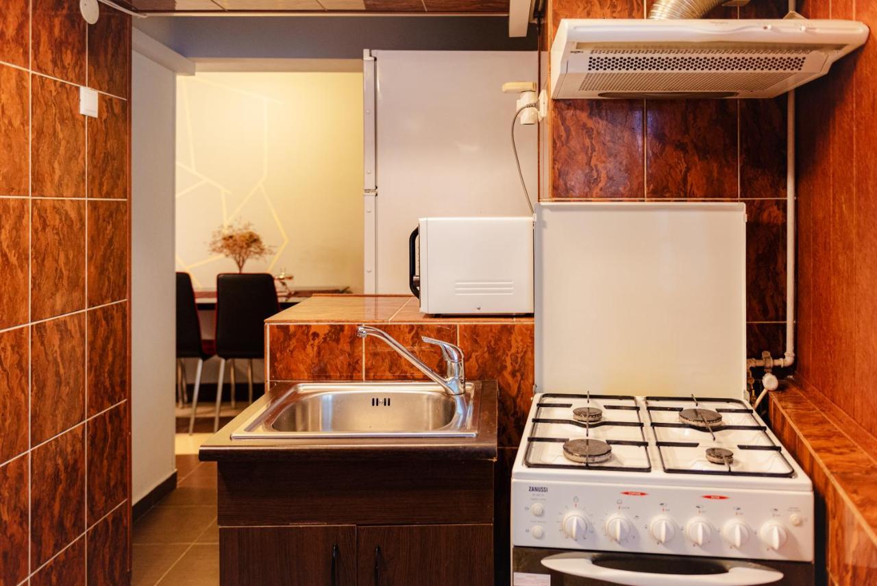 Comfy Apartment With Private Parking And Netflix Bucarest Extérieur photo