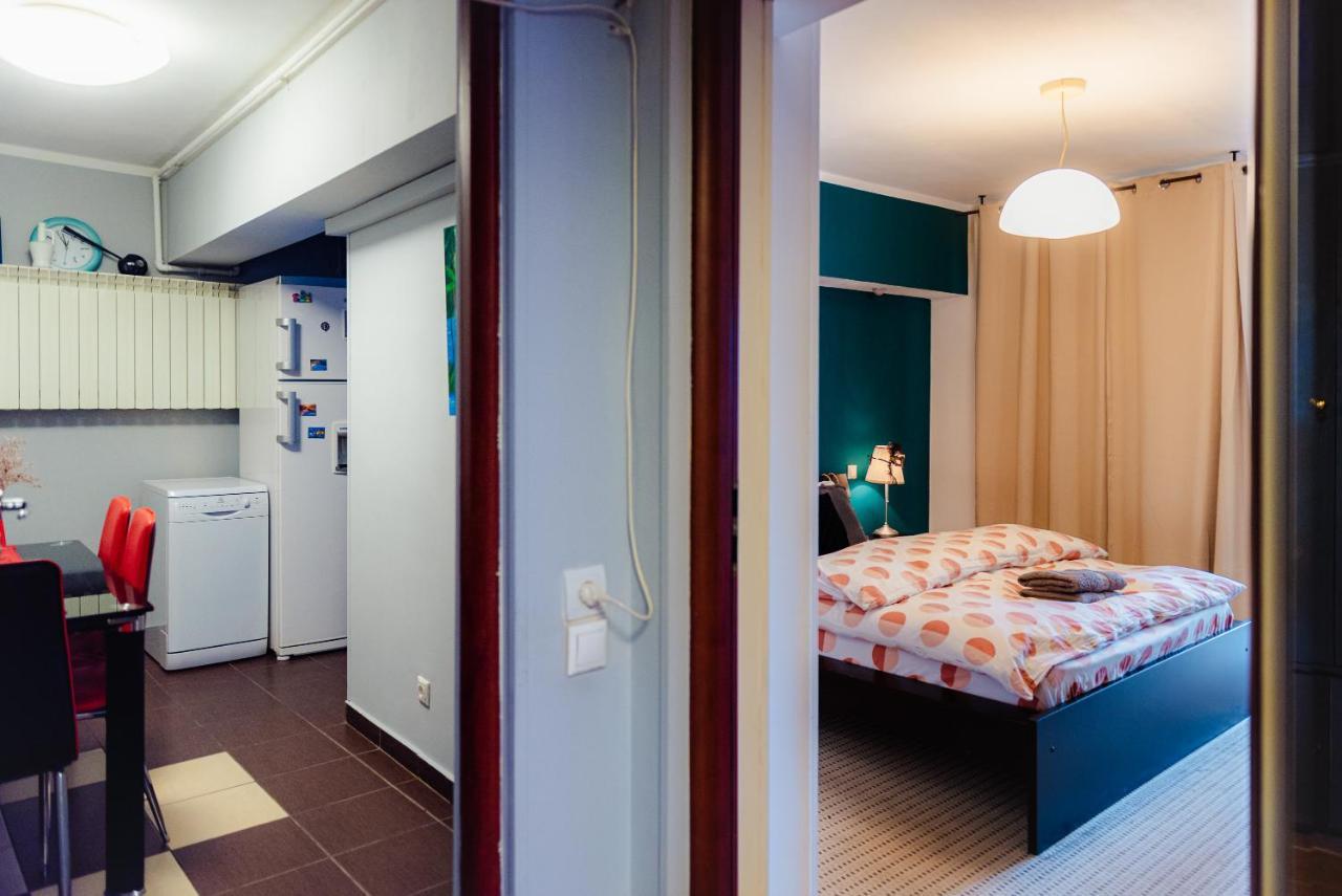 Comfy Apartment With Private Parking And Netflix Bucarest Extérieur photo