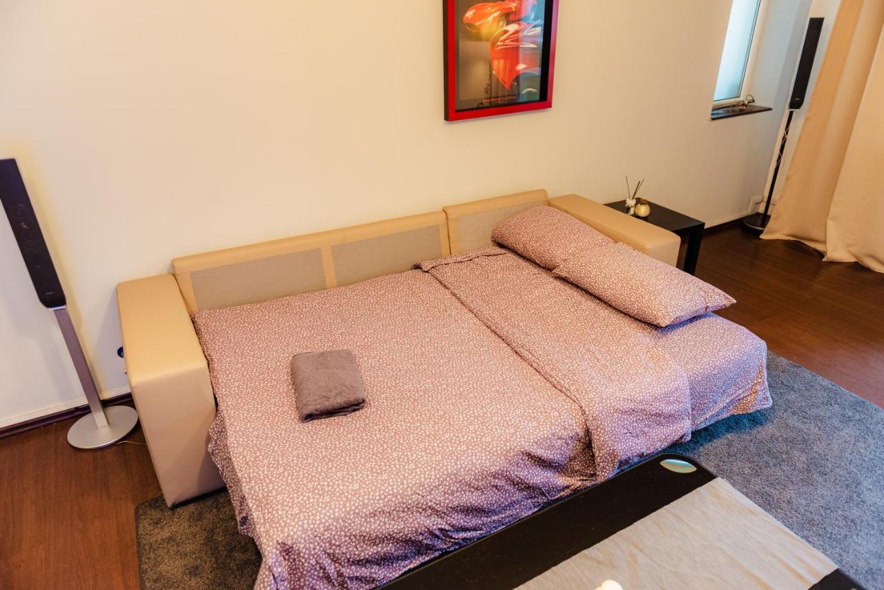 Comfy Apartment With Private Parking And Netflix Bucarest Extérieur photo